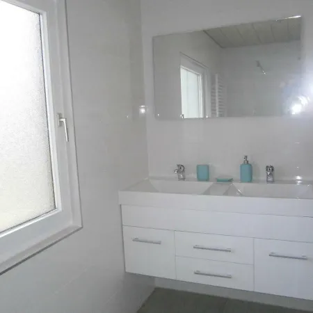 Vakantiehuis Met 5 Slaapkamers *